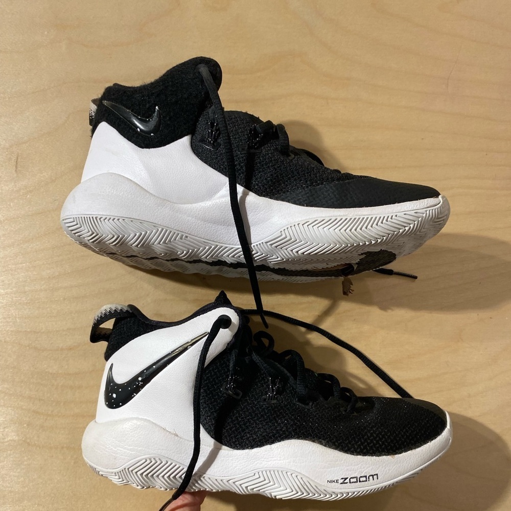 Nike Zoom Black and White Sneakers Size 6 (ND)